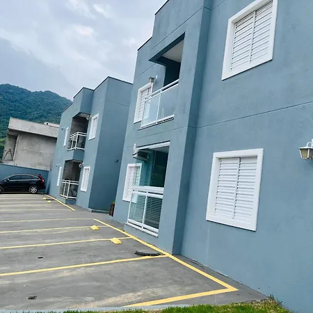 Apartamento com churrasqueira praia Maranduba Ubatuba-2